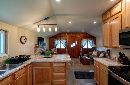 Lake Linden Cabin | Water lovers Dream-Newly renovated! Gorgeous modern updates with a rustic flare!