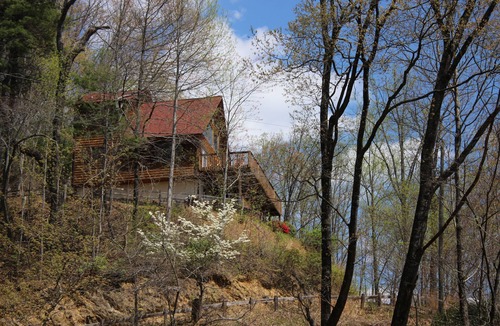 Lenoir House | Waterfalls Rd Cabin -Close to Downtown Blowing Rock