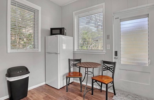 Tropic Apartment | Waterfront 1King/1ba Sleep 3 Full Apt 1st Floor O