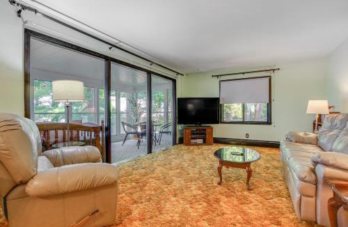 Krakow House | Waterfront Berry Lake Getaway w/Sunroom!