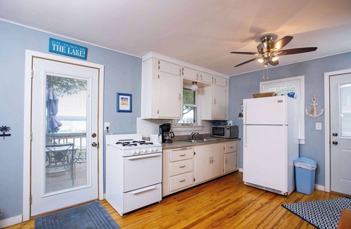 Sturgeon Bay Cottage | Waterfront Cabin on Clark Lake - Latitude Adjustment