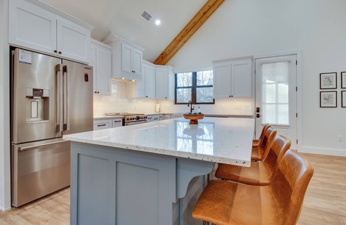 Gassville Cottage | Waterfront Flippin Retreat w/White River Access!