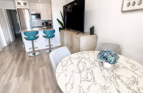 Coral Ridge Apartment | waterfront Fort Lauderdale condo with heated pool free parking king bed