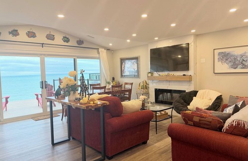 Selkirk Cottage | Waterfront Modern Cozy 3-bedroom Entire Cottage