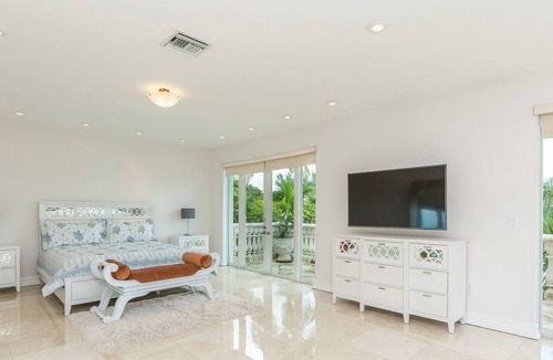 Surfside House | Waterfront paradise in private bay
