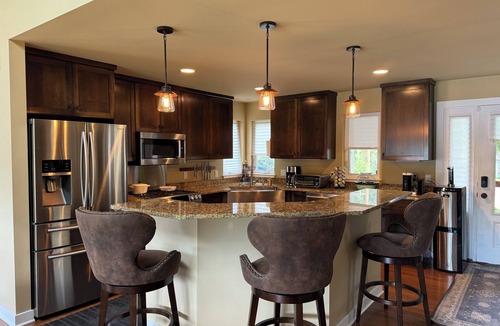 Whitmore Lake House | Waterfront Serenity Minutes from Ann Arbor & The Big House, Horseshoe Lake
