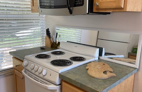 Roseland Apartment | Waterfront Studio with pool and boat dock