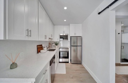 Coral Ridge Apartment | Waterfront Unit #2 20 Min Walk to Beach, Shops and Restaurants