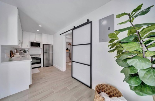 Coral Ridge Apartment | Waterfront Unit #2 20 Min Walk to Beach, Shops and Restaurants