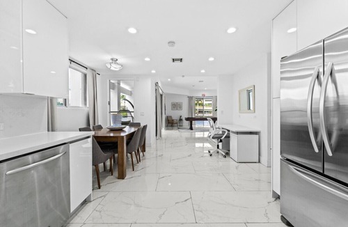 Hollywood Lakes House | Waterfront Villa, Steps to Beach