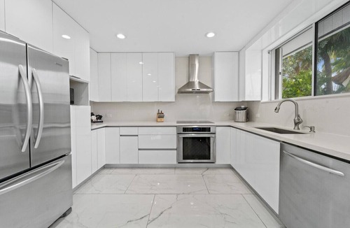 Hollywood Lakes House | Waterfront Villa, Steps to Beach