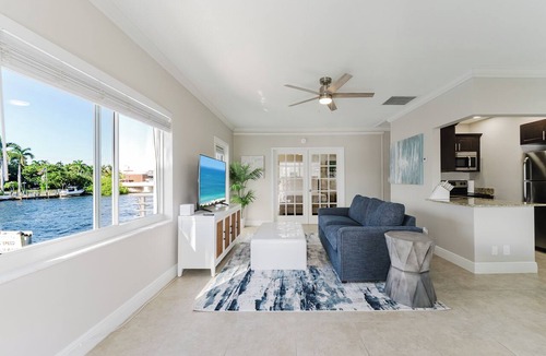 Boca Raton Apartment | Waterfront Walk to Beach Pool & Hot Tub Watch the Boats