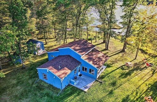 Webster Cabin | Waterfront Webster Cabin w/ Kayaks + Fire Pit