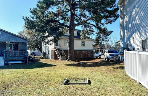 Colington Harbour Cottage | Waterfront with Private Dock