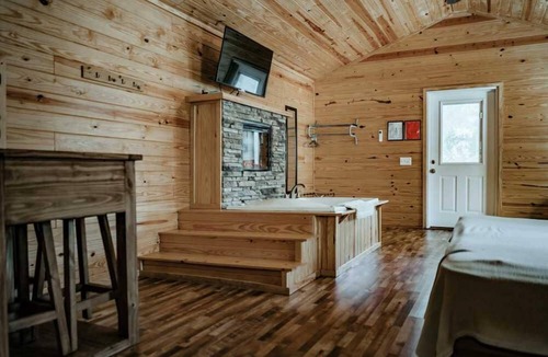 Carlisle Cabin | Weatherford Hideaway! Full Kitchen, Outdoor Pool, Near Peek-A-Boo Petting Zoo