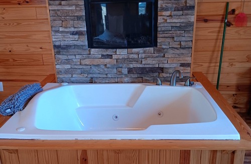 Carlisle Cabin | Weatherford Hideaway! Full Kitchen, Outdoor Pool, Near Peek-A-Boo Petting Zoo