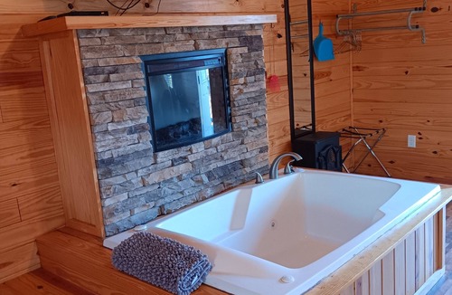 Carlisle Cabin | Weatherford Hideaway! Full Kitchen, Outdoor Pool, Near Peek-A-Boo Petting Zoo
