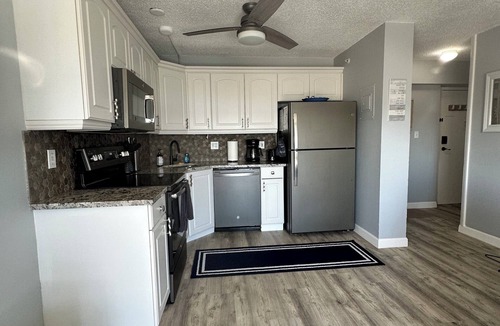 Fort Myers Beach Condo | WEEKLY & MONTHLY DISCOUNTS! Ocean, sun, pool, bikes, hikes, kayaking & fun☀️