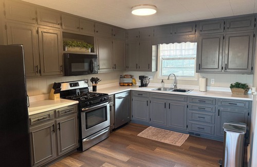 Leesburg House | Weiss Choice - NEW RENTAL -charming lake house with stunning views
