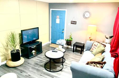 Midtown Apartment | Welcome International Guests-Medical Residents-free shuttle downtown-full kitchen- free parking