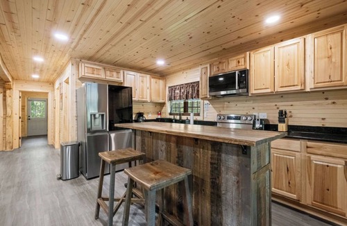 Kegley Cabin | Welcome to DeepWoods Lodge at Hatfield McCoy. 3BR Mountain Log home on 22 acres.