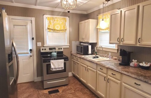 Columbus House | Welcome to Hilltop Cottage!