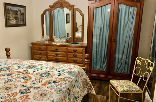 Dover House | Welcome to Jireh's Haven Quiet, Charming 3 Bedroom Farmhouse