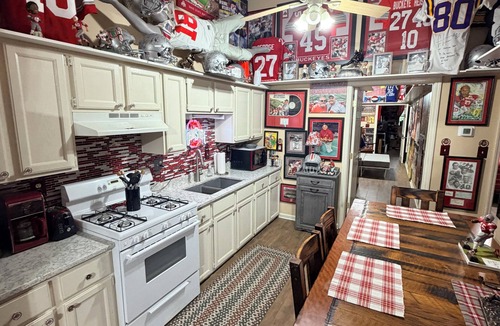 South Charleston House | WELCOME To Lake Farley BUCKEYE BARNDOMINIUM STAYCATION! Beach, Waterpark, GYM!