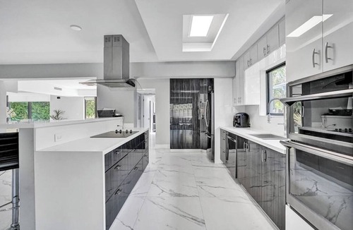 Hollywood Lakes House | Welcome to Paradise! 1 mile to beach heated pool!