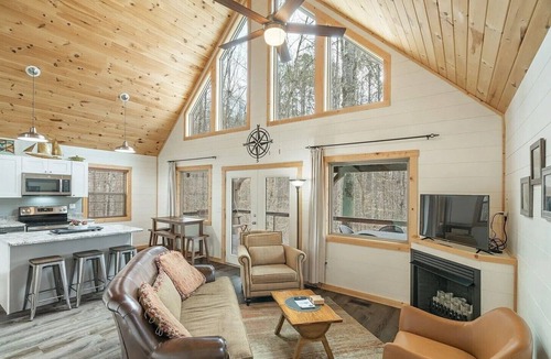 Tellico Plains Cabin | Welcome to the Compass Lodge with HotTub! Sit back and relax in this calm, stylish space.