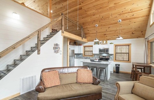 Tellico Plains Cabin | Welcome to the Compass Lodge with HotTub! Sit back and relax in this calm, stylish space.