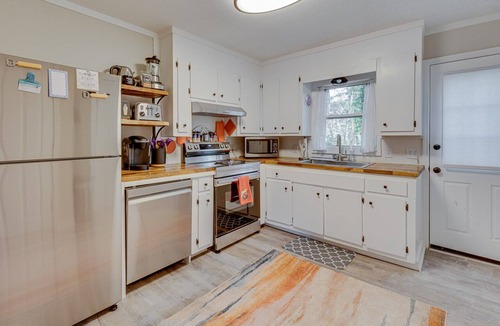 Clemson House | Welcome to the Tiger Den! Premier VRBO Steps Away from Clemson University Campus