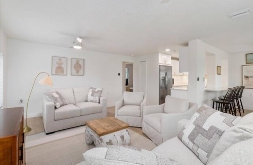 Grove City House | Welcome to your perfect seasonal escape