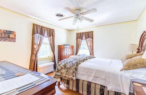 Lynchburg House | Welcome to your private cozy room #2 near LU, Stadium & general hospital
