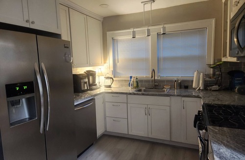 Church Street Cottage | Welcoming 2 bedroom/2 bath Atlanta bungalow with off street secure Parking