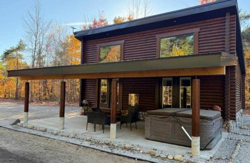 Elmira House | Whispering Pines Cabin - Rustic Escape + Hot tub