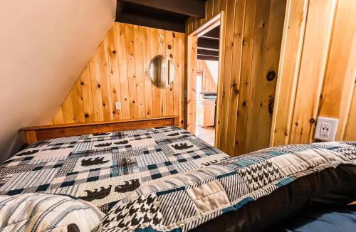 Rockbridge House | Whispering Waters, Hocking Hills, Hot Tub, Pond
