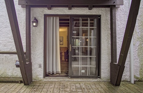 Edray Condo | Whistlepunk #31: 2 Bedrooms, 2 Bath: Slope Side, Central Location. Wood Fireplace
