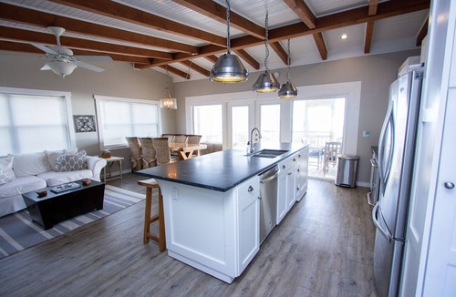 Alligator Point House | White Pelican - Beach-Front Home on Gulf-to-Bay Lot