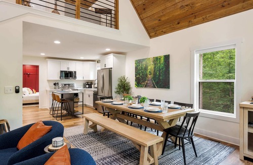 Clarkson House | White Pines Lodge | Sauna + EV Charger on Nolin
