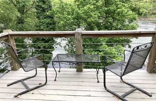 Asheville Ski Chalet | Whitewater Chalet-Stay right on the French Broad!