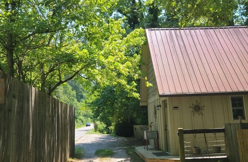 Asheville Ski Chalet | Whitewater Chalet-Stay right on the French Broad!