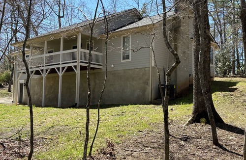 Horse Shoe House | Whole 3 Br 3Ba haven nestled in the heart of the Blue Ridge Mountains.