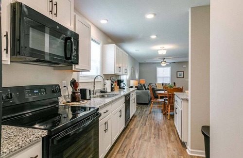 Clarksville Cottage | Whole Home 1010 Franklin St