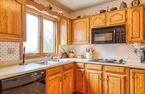 Lake Junaluska House | Wholesome retreat near the lake & town with patio & full kitchen