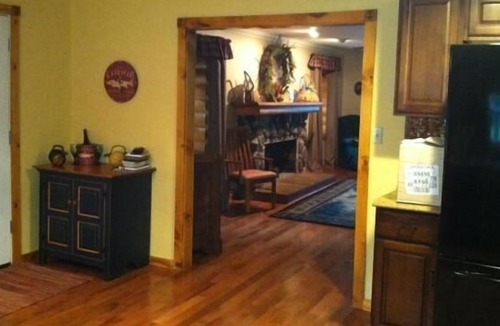 Gladwin Cabin | Wiggins Lakefront, dock and beach! Kayaks, paddle boats & MORE! UP NORTH FEEL!