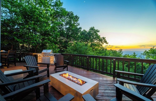 Nellysford House | Wildbriar Lodge Luxe 6BR, 6k SqFt Theater, 2xGameRoom, Karaoke, Sunset Views