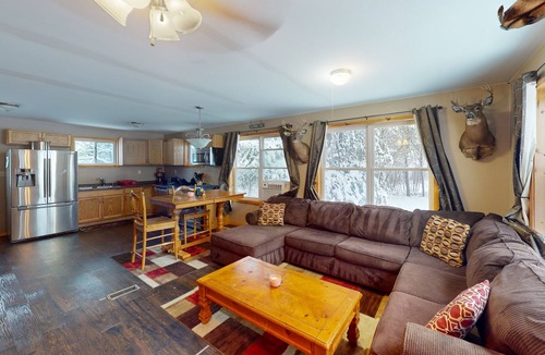Mio House | Wilderness retreat with lake access, kayaks, grill, W/D, & AC - dog-friendly