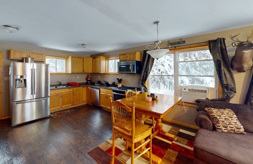 Mio House | Wilderness retreat with lake access, kayaks, grill, W/D, & AC - dog-friendly
