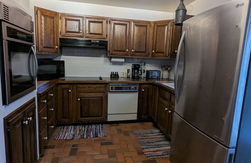 Trafalgar House | "Wildwood Acres" Peaceful Wooded Retreat